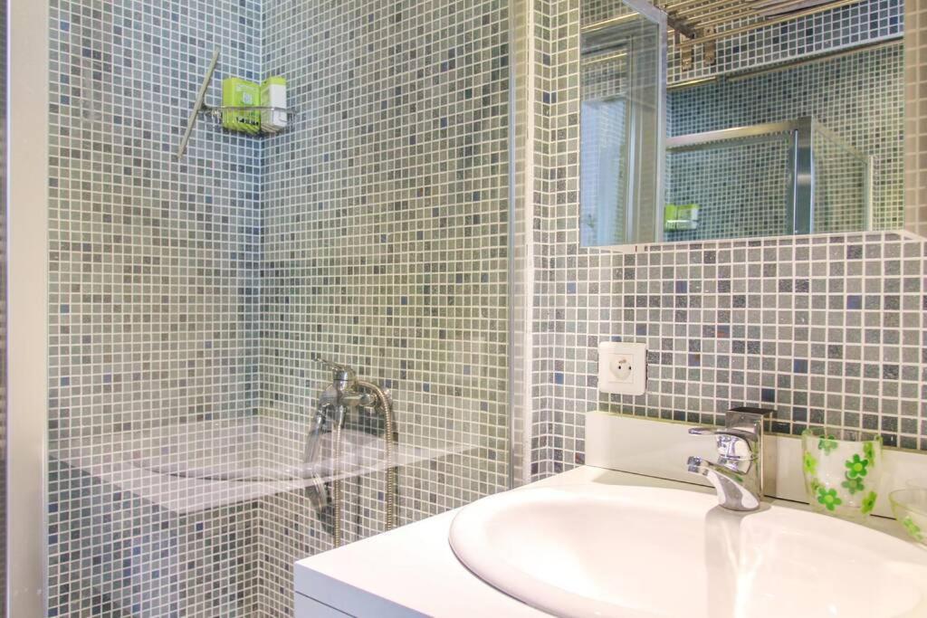 Appartement Lumineux Avec Terrasse Jardin Et Acces Piscine Вильфранш-сюр-Мер Экстерьер фото